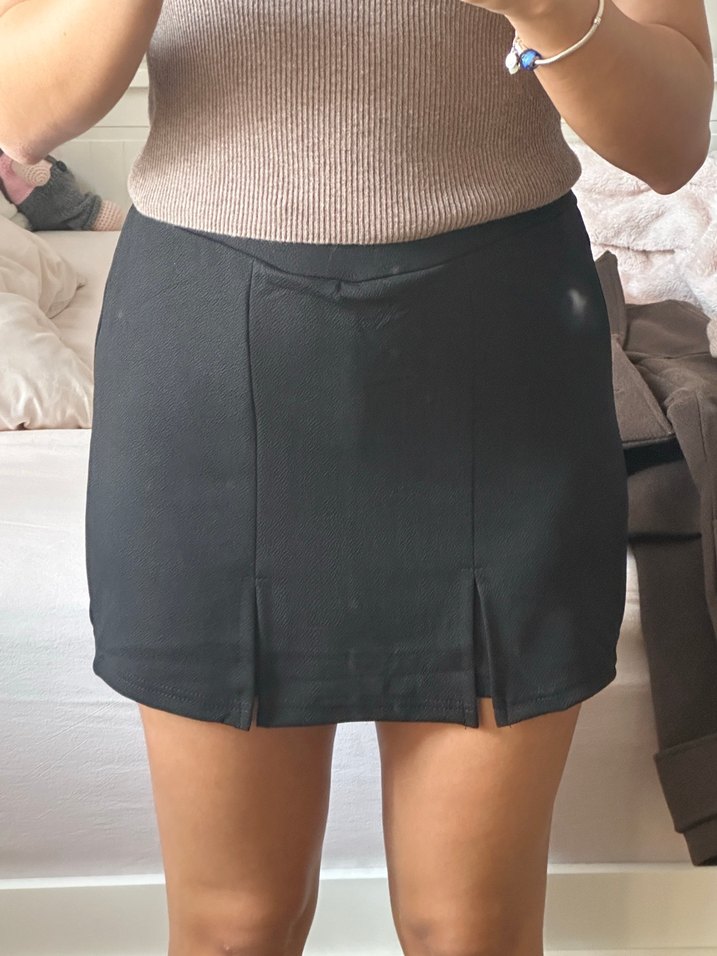 Siyah Şort Etek - Görsel 3