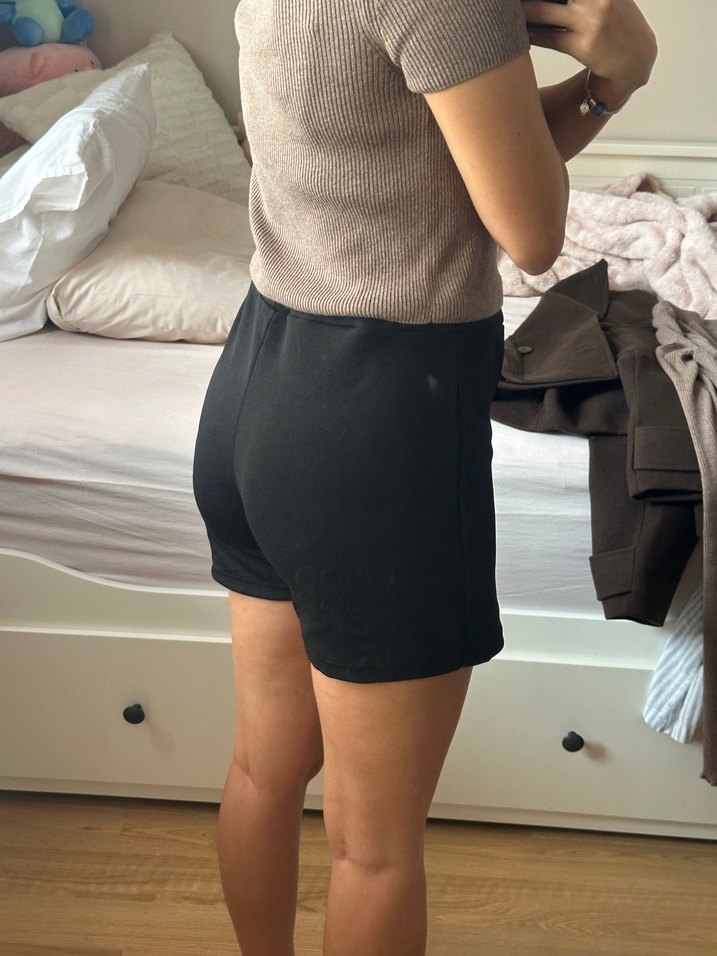 Siyah Şort Etek - Görsel 4