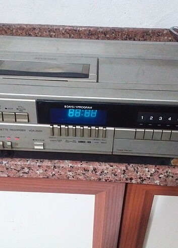 GRUNDİG VİDEO KASET OYNATICI 