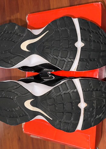 36 Beden siyah Renk Nike air heights Siyah Spor Ayakkabı