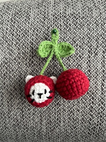 Amigurumi Kedili Kirazlı Anahtarlık