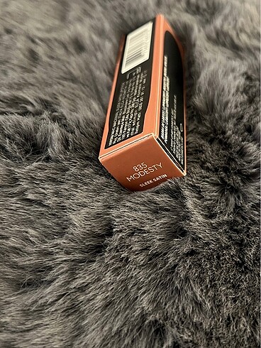 Beden M.A.C Sleek Satin Lipstick (Modesty)