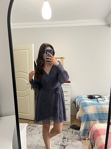 Simli uzun tül kol eteği katlı kısa elbise