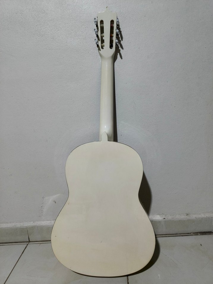 Beyaz Klasik Gitar - Görsel 3