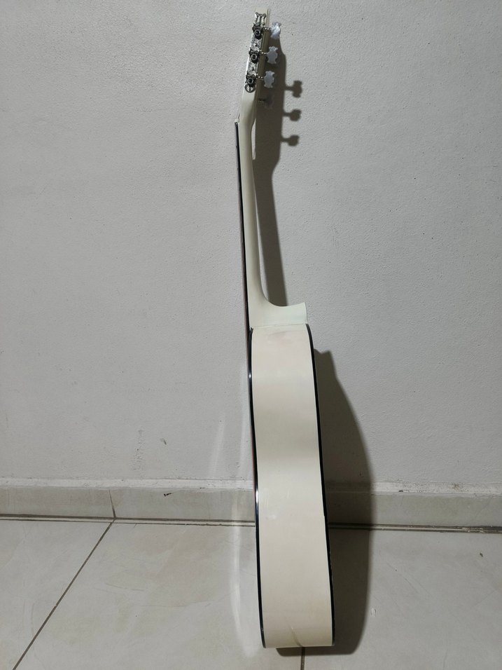 Beyaz Klasik Gitar - Görsel 2