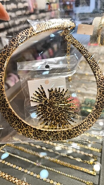 Diğer Leopar kolye ve küpe