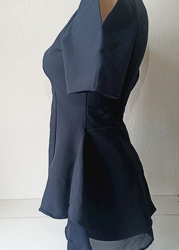 Omuz ve bel detaylı volanlı bluz - Görsel 3