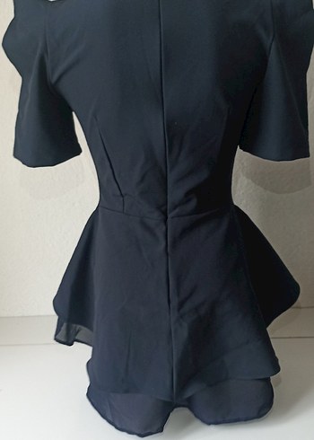 Omuz ve bel detaylı volanlı bluz - Görsel 5