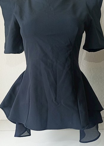 Omuz ve bel detaylı volanlı bluz - Görsel 4