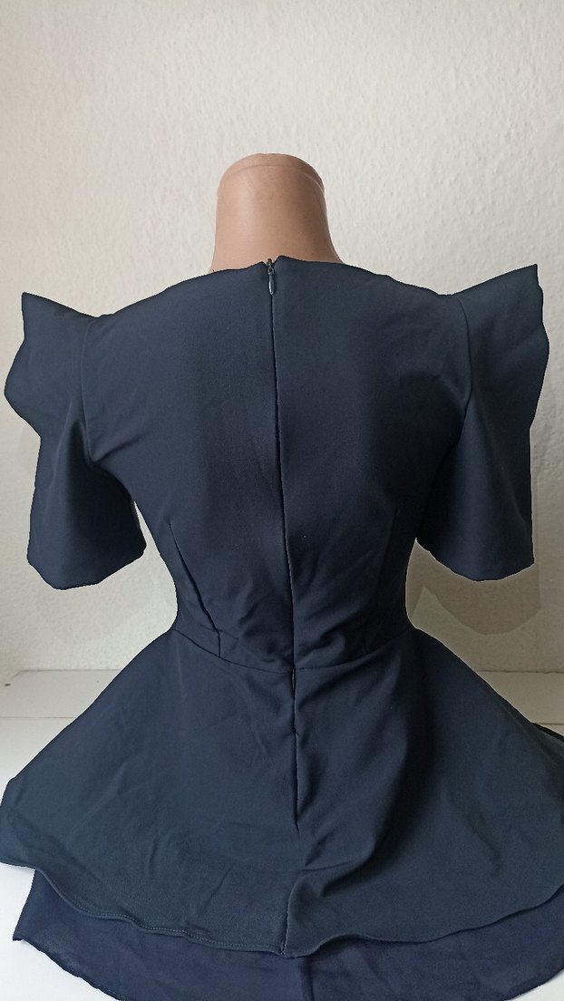 Omuz ve bel detaylı volanlı bluz - Görsel 2