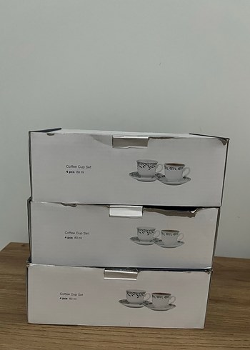 Yeşil Yaprak Desenli Beyaz Porselen Fincan Takımı - Görsel 3