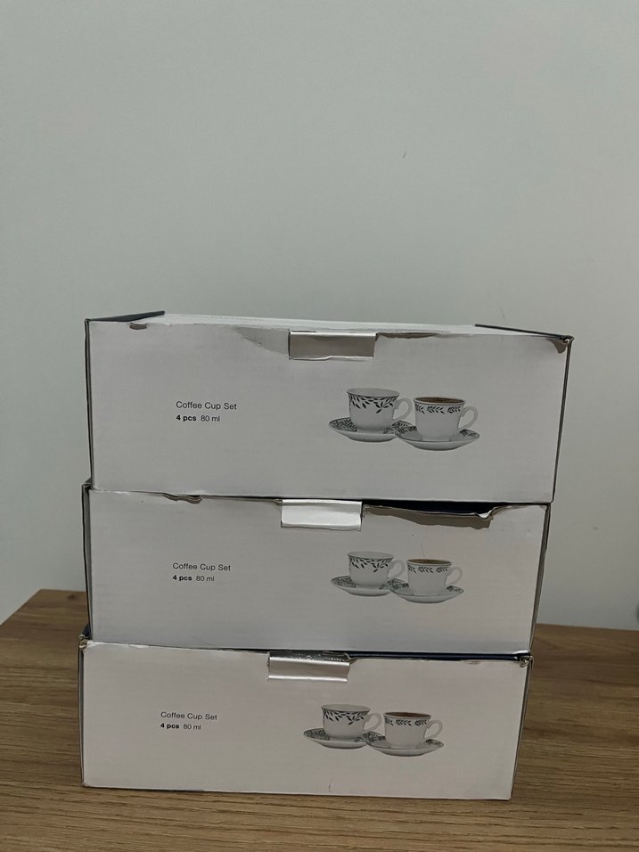 Yeşil Yaprak Desenli Beyaz Porselen Fincan Takımı - Görsel 3