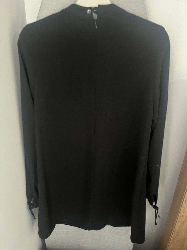 Siyah Detaylı Uzun Kollu Gotik Bluz - Görsel 2