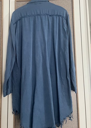 Düğmeli Uzun Kollu Mavi Denim Gömlek - Görsel 2