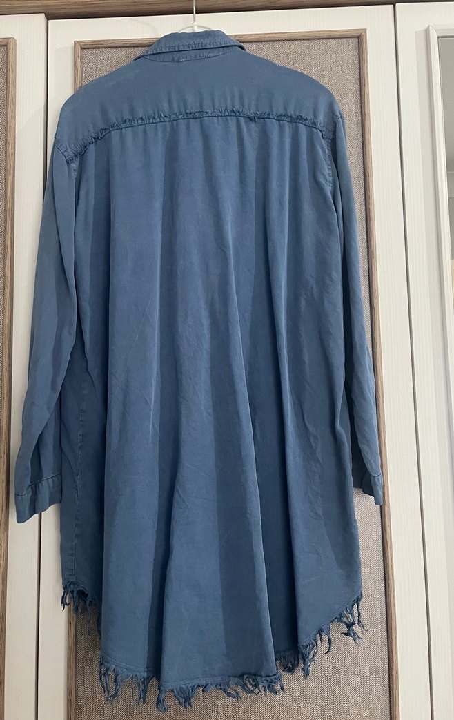 Düğmeli Uzun Kollu Mavi Denim Gömlek - Görsel 2