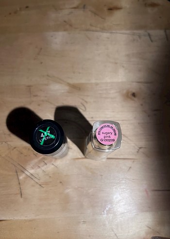 Avon Gold Kapaklı Koyu Renk Ruj