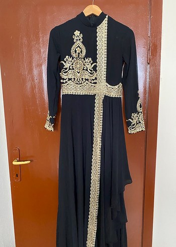 Zincir Detaylı İşlemeli Siyah Uzun Tesettür Elbise - Görsel 3