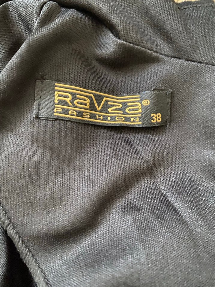 Zincir Detaylı İşlemeli Siyah Uzun Tesettür Elbise - Görsel 2