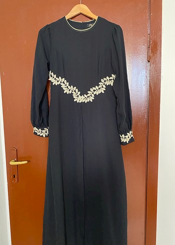 Zincir Detaylı Siyah Uzun Kollu Henna Elbise - Görsel 3