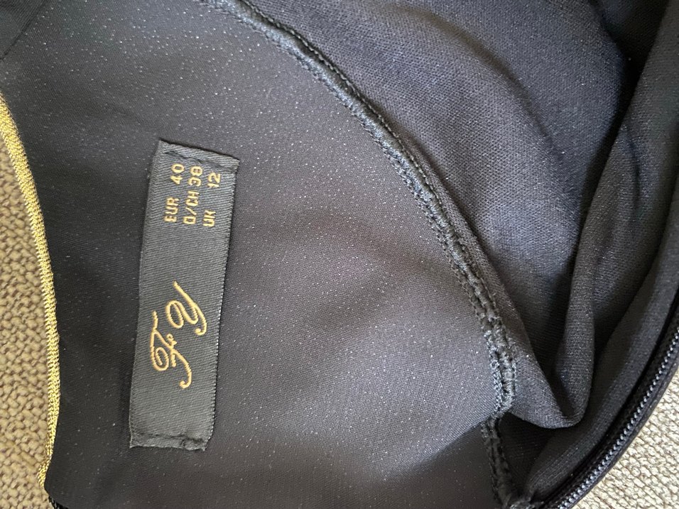 Zincir Detaylı Siyah Uzun Kollu Henna Elbise - Görsel 2