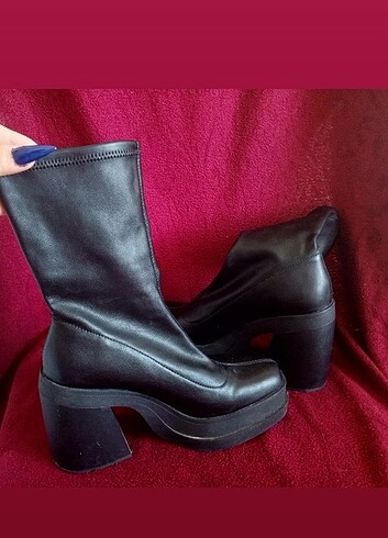 BERSHKA STREÇ PLATFORM BOT