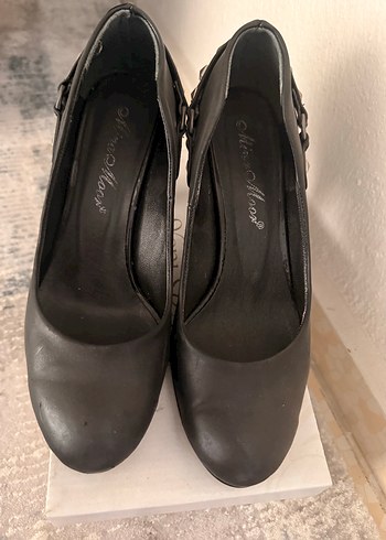 Siyah Tokalı Topuklu Stiletto - Görsel 2