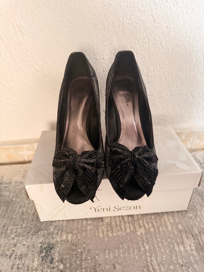Dantel Detaylı Siyah Topuklu Ayakkabı - Görsel 2
