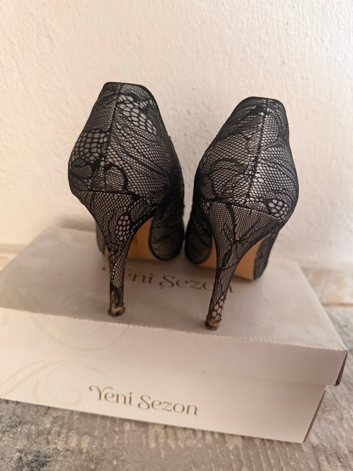 Dantel Detaylı Siyah Topuklu Ayakkabı - Görsel 3