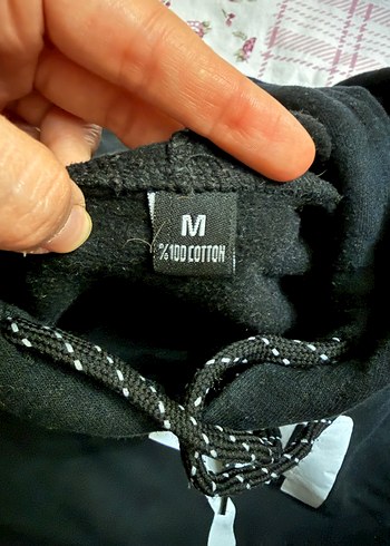 Siyah Kapüşonlu Baskılı Sweatshirt - Görsel 2