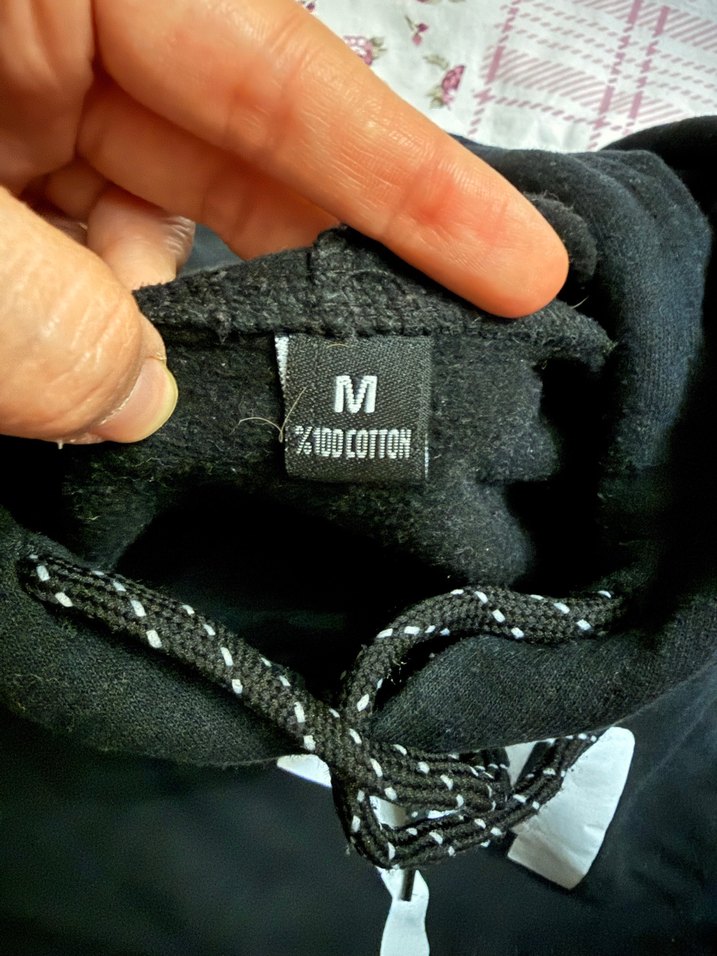 Siyah Kapüşonlu Baskılı Sweatshirt - Görsel 2