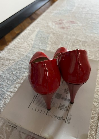 Kırmızı ayakkabım giyilmedi - Görsel 3