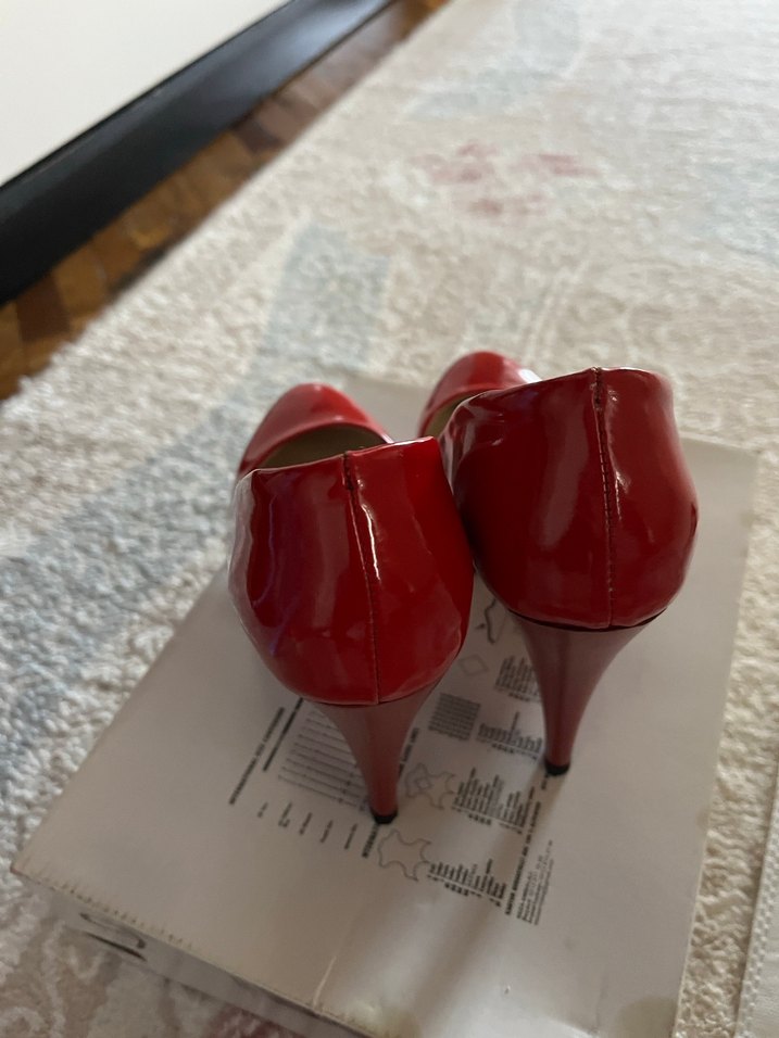 Kırmızı ayakkabım giyilmedi - Görsel 3