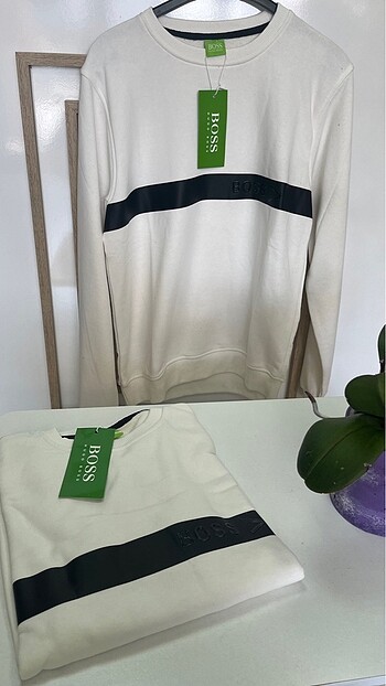 Sweatshirt