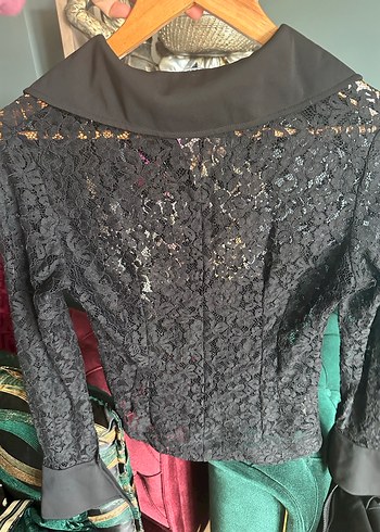 Mango Düğmeli Siyah Dantelli Gotik Bluz