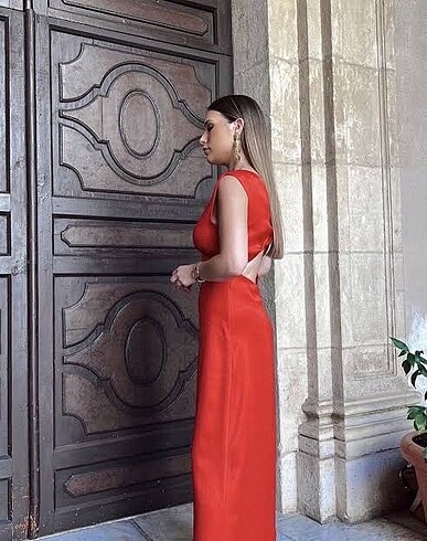 Zara Zara etiketli saten kırmızı elbise
