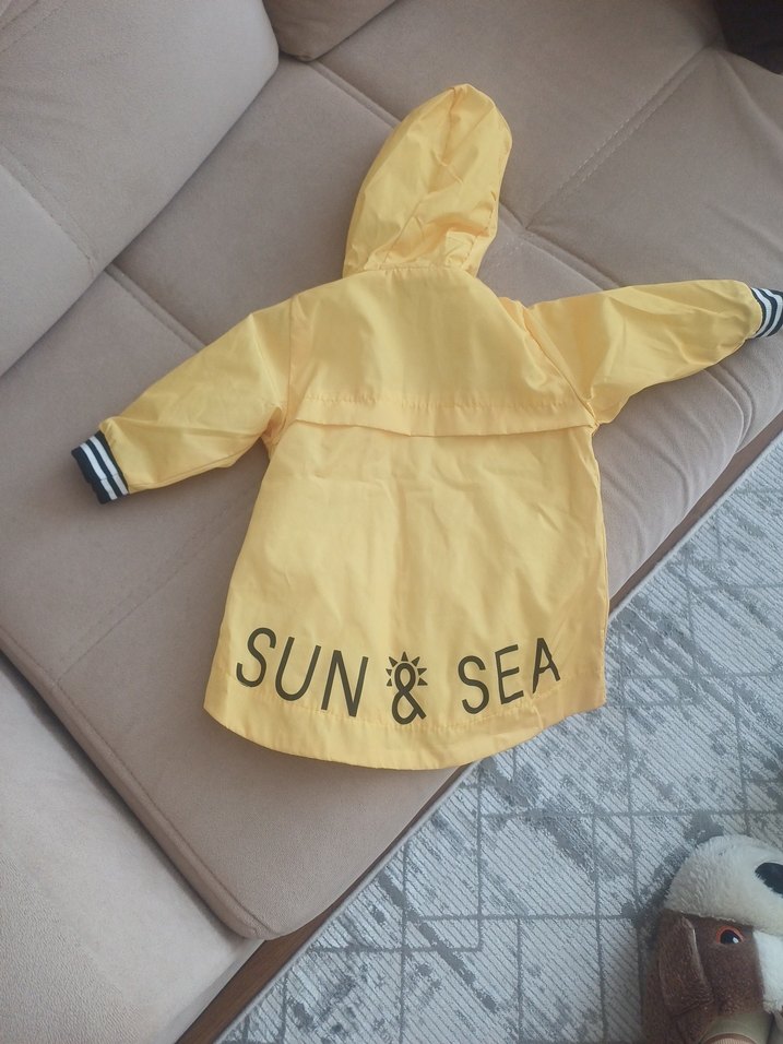 Kapüşonlu Sarı Erkek Çocuk Yağmurluk - Görsel 2