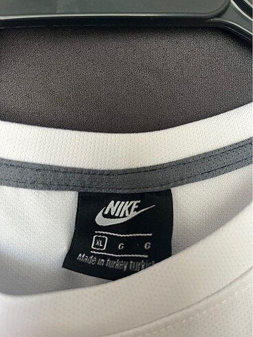 l Beden Nike tişört