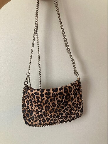 BERSHKA Leoparlı Zincir Çanta