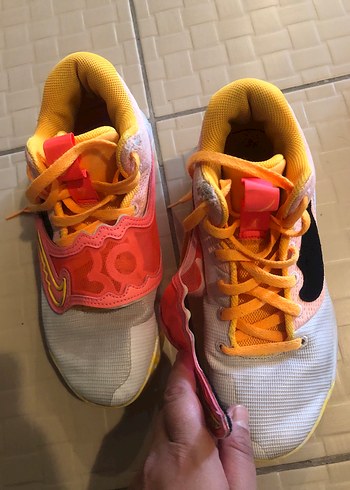 Nike Renkli Bağcıklı ve Cırtlı Basketbol Ayakkabısı