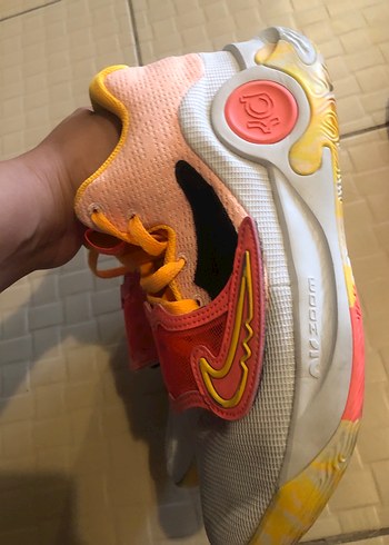 Nike Nike Renkli Bağcıklı ve Cırtlı Basketbol Ayakkabısı