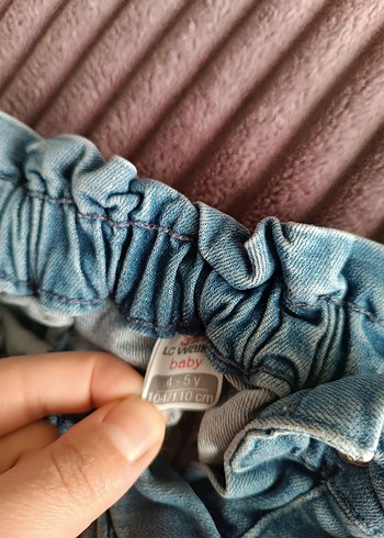 LCW Baby Kız Bebek Nakışlı Jean Pantolon - Görsel 4