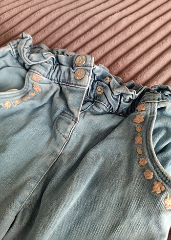 LCW Baby Kız Bebek Nakışlı Jean Pantolon - Görsel 3