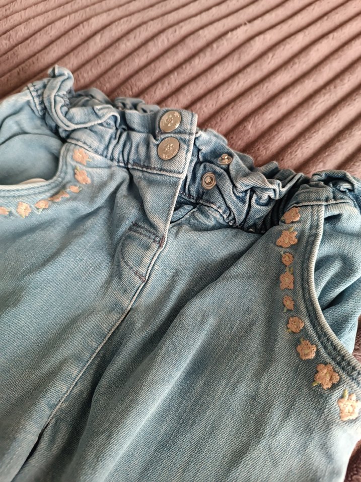 LCW Baby Kız Bebek Nakışlı Jean Pantolon - Görsel 3