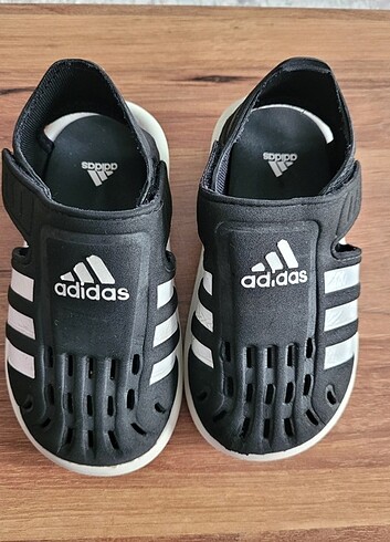 Adidas sandalet 26 num 2.