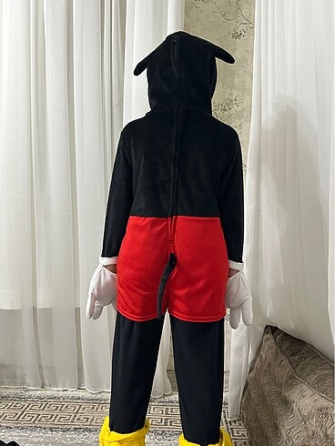 Mickey Mouse kıyafeti