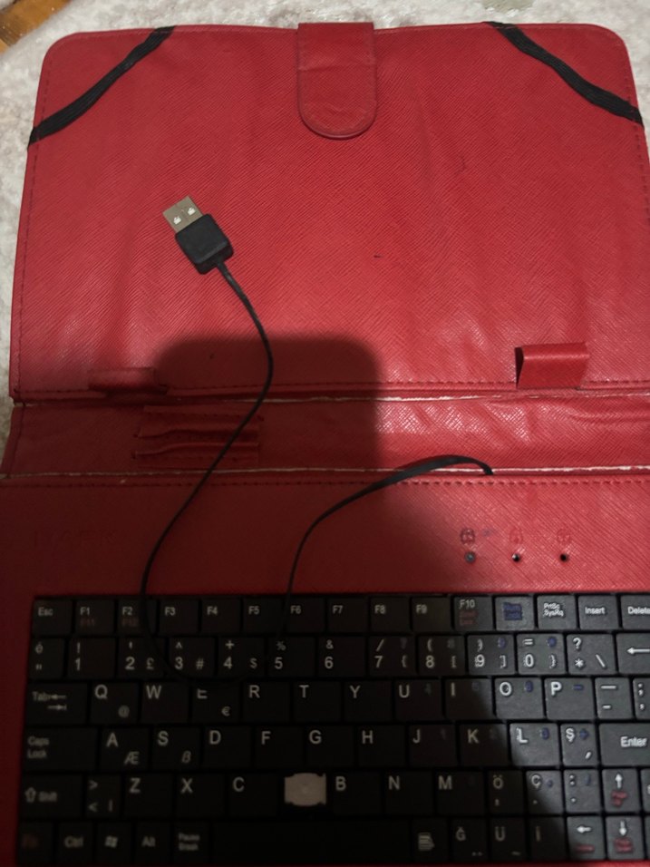 Kırmızı Katlanabilir Klavyeli Kılıf - Görsel 2