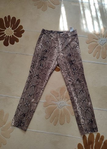 Kahverengi Yılan Desenli Kemerli Kadın Pantolon