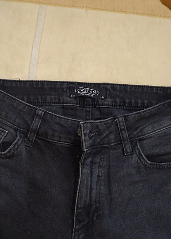 LC Waikiki Erkek Siyah Slim Fit Midi Denim Şort