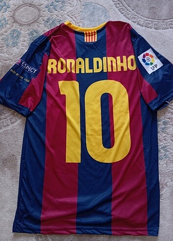 Nike 10/11 Barcelona Ronaldinho forması.