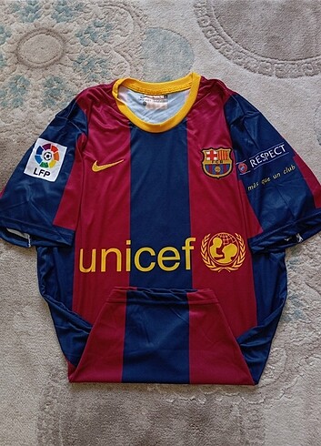 10/11 Barcelona Ronaldinho forması.